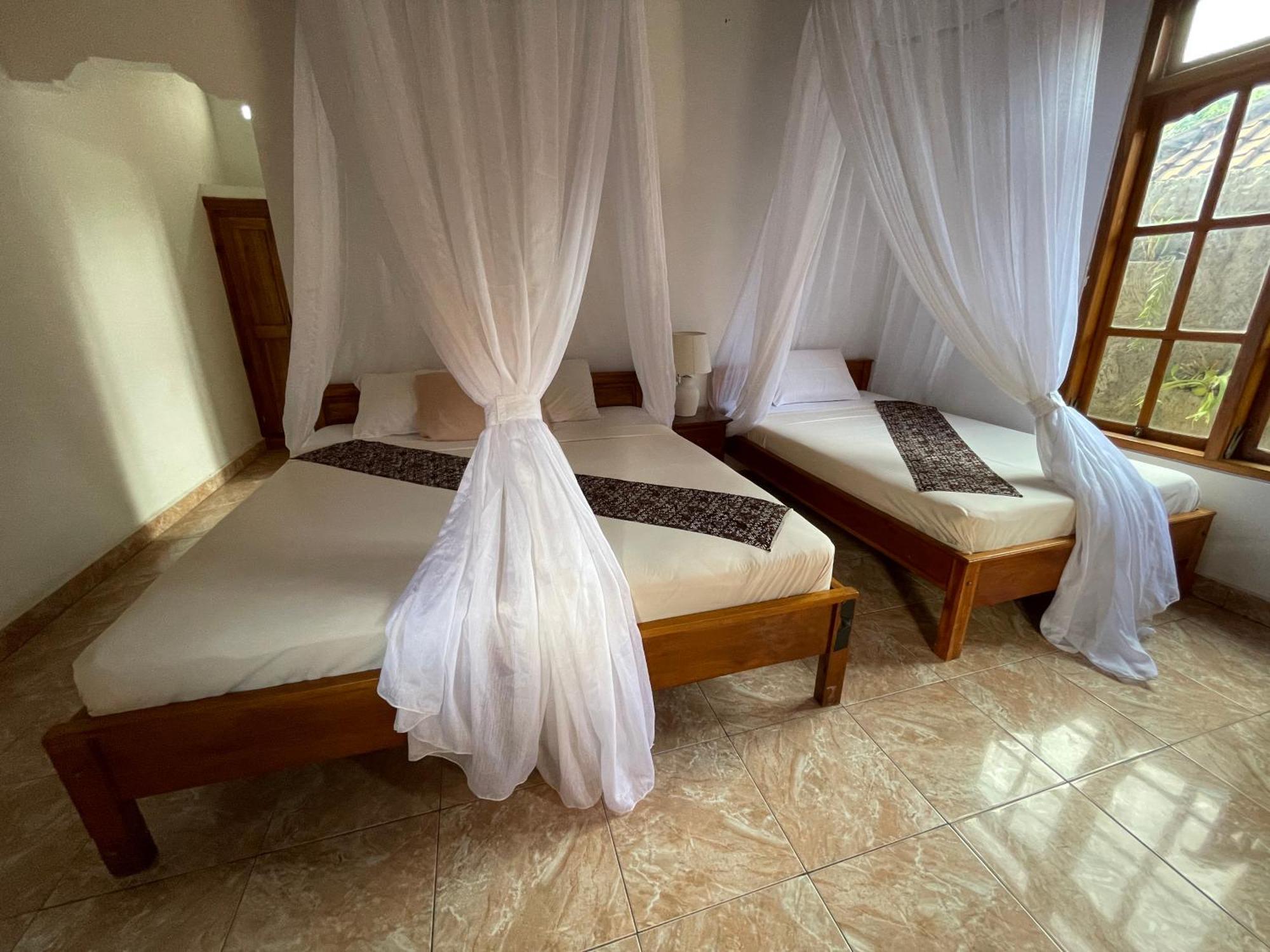 Kubu Elsa Bali Hotel Lovina Стая снимка
