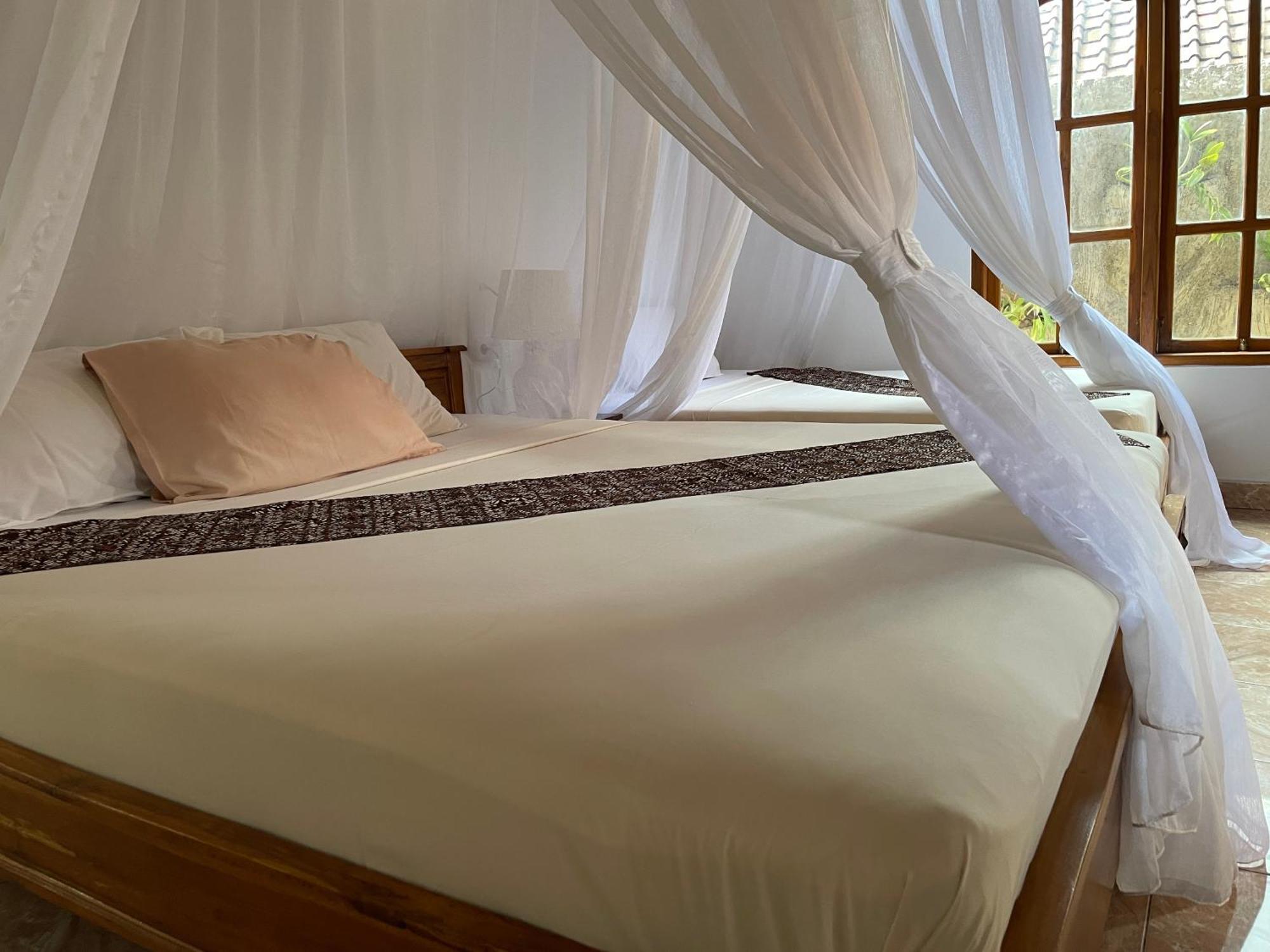 Kubu Elsa Bali Hotel Lovina Стая снимка